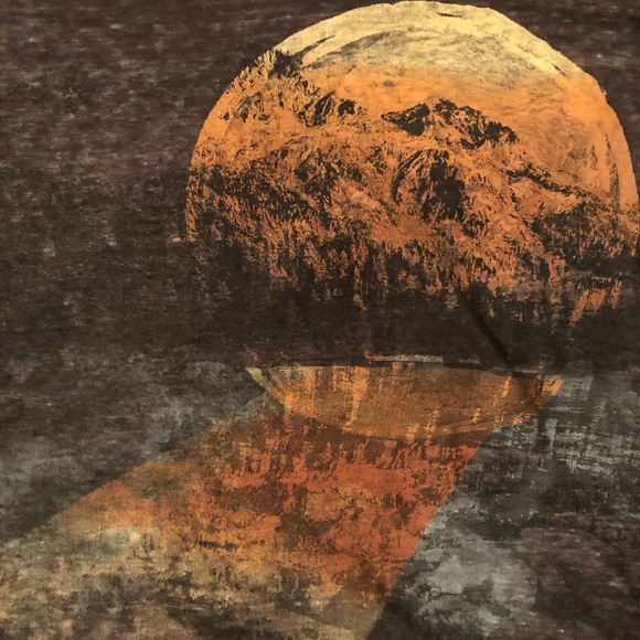 GRAPHIC TEE - Picture 3 of 3